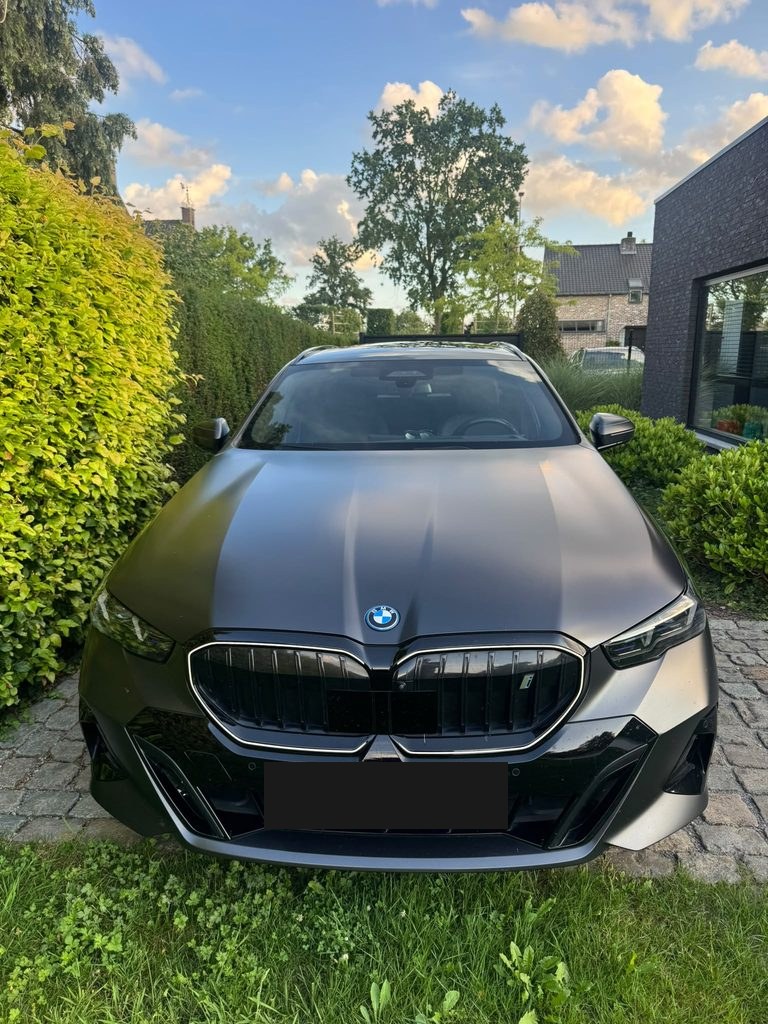 Dealer photo of a BMW i5 Touring